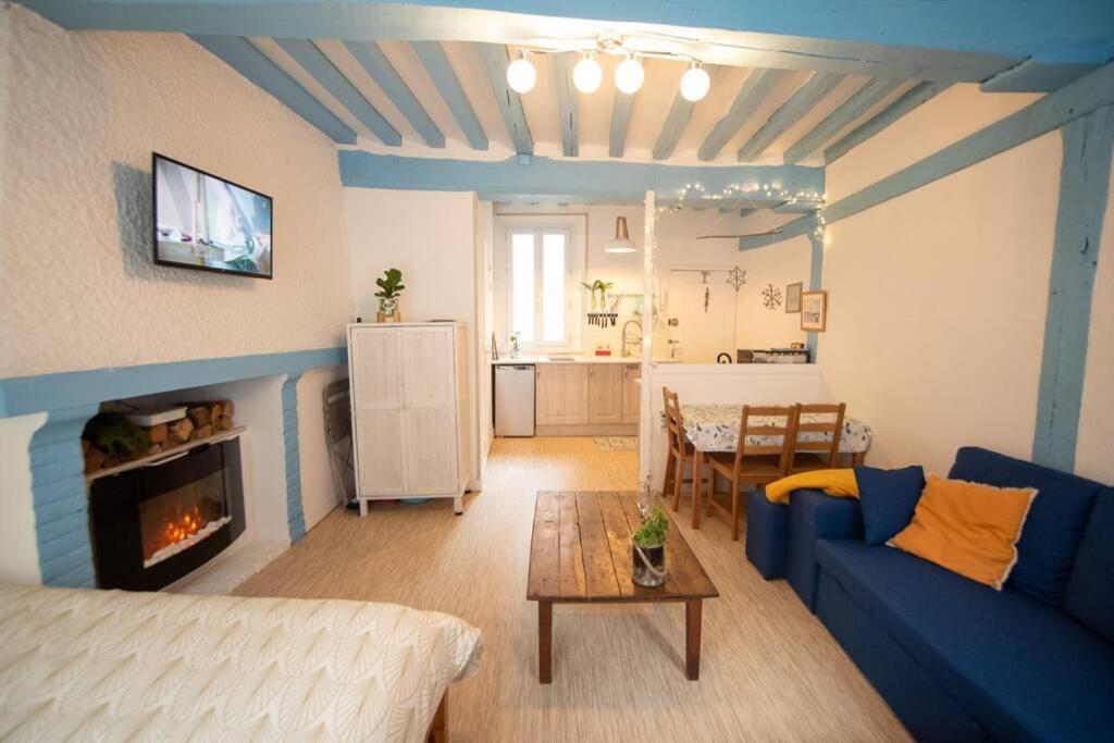 Blue Appartment With A Fireplace Dieppe Exterior photo